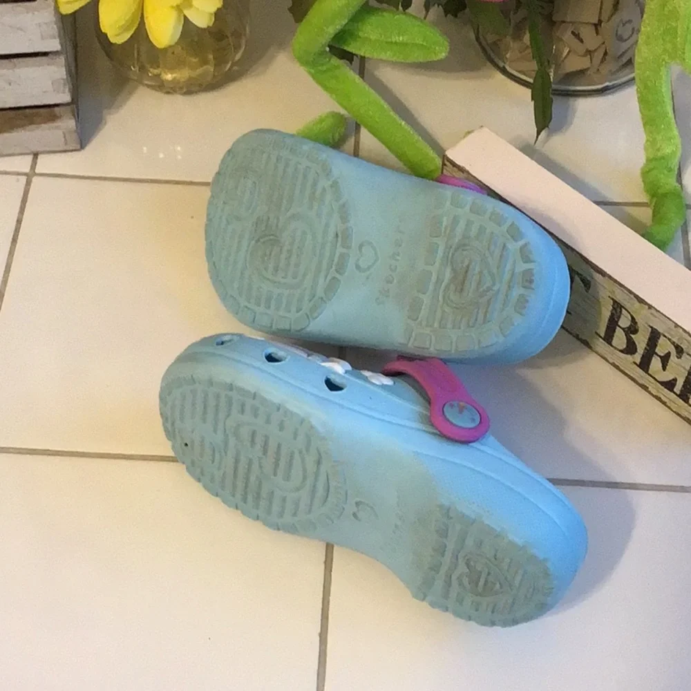 Skechers these gently